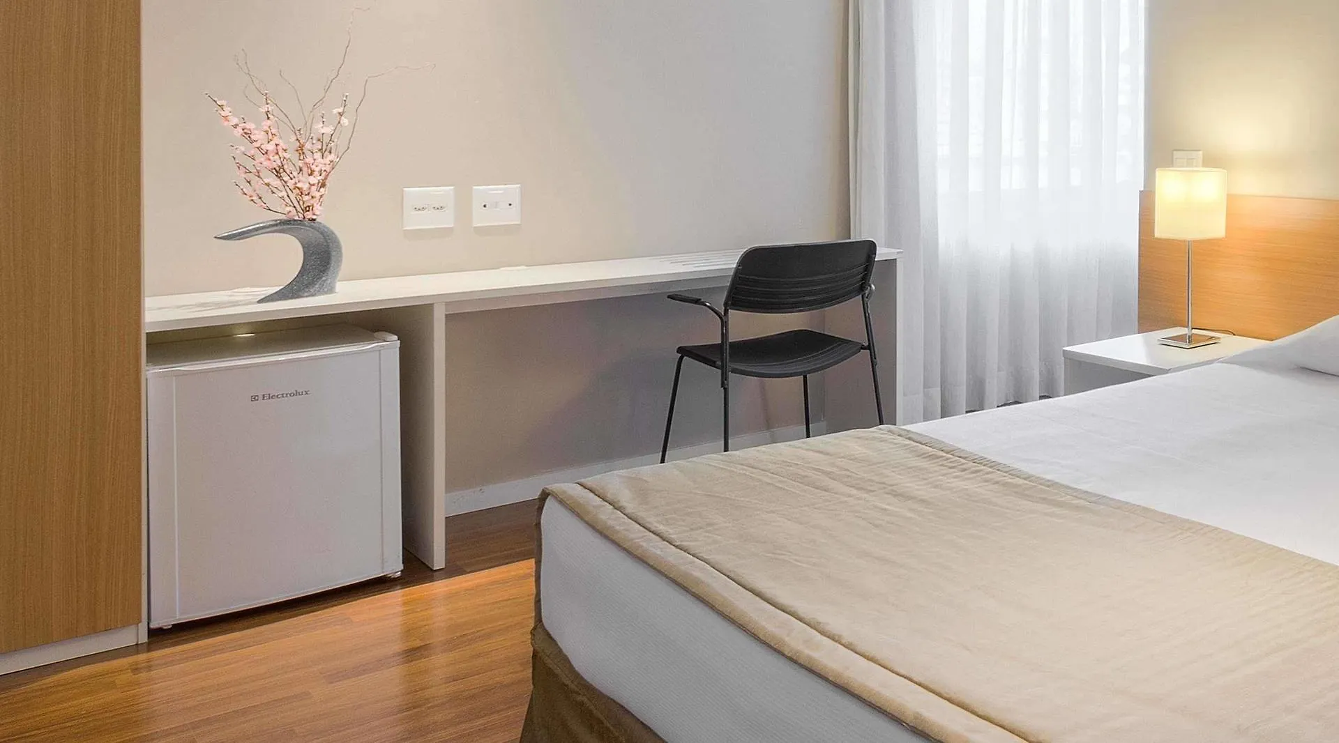 Hotel Nacional Inn Porto Alegre - próximo ao Complexo Santa Casa e UFRGS